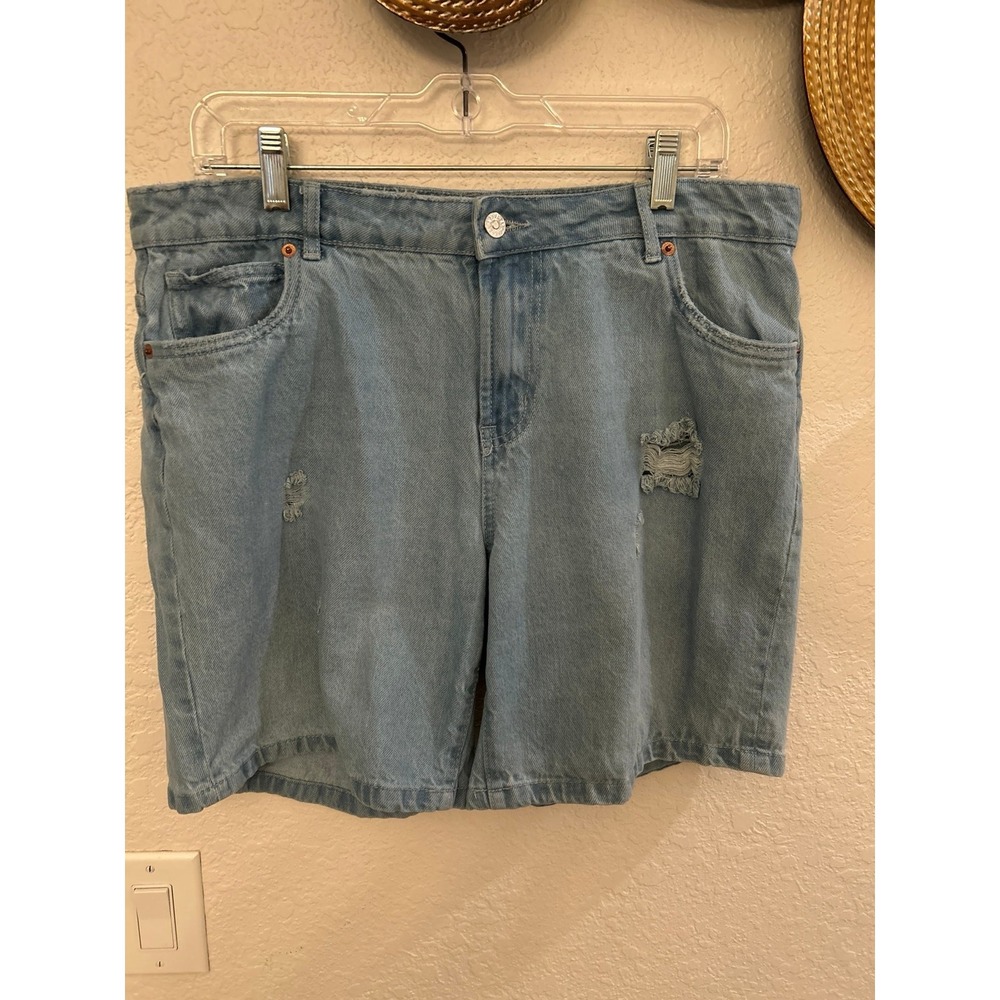 ZARA‎ light wash distressed denim shorts size 16